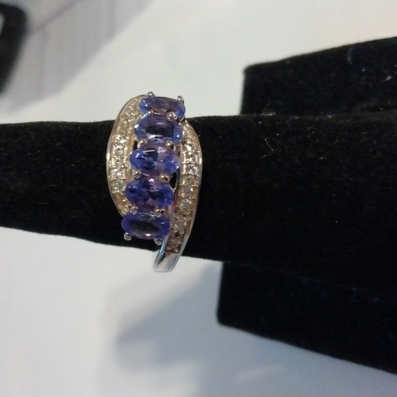 Stamped .925 Tanzanite and Diamond Ring3.9 grams